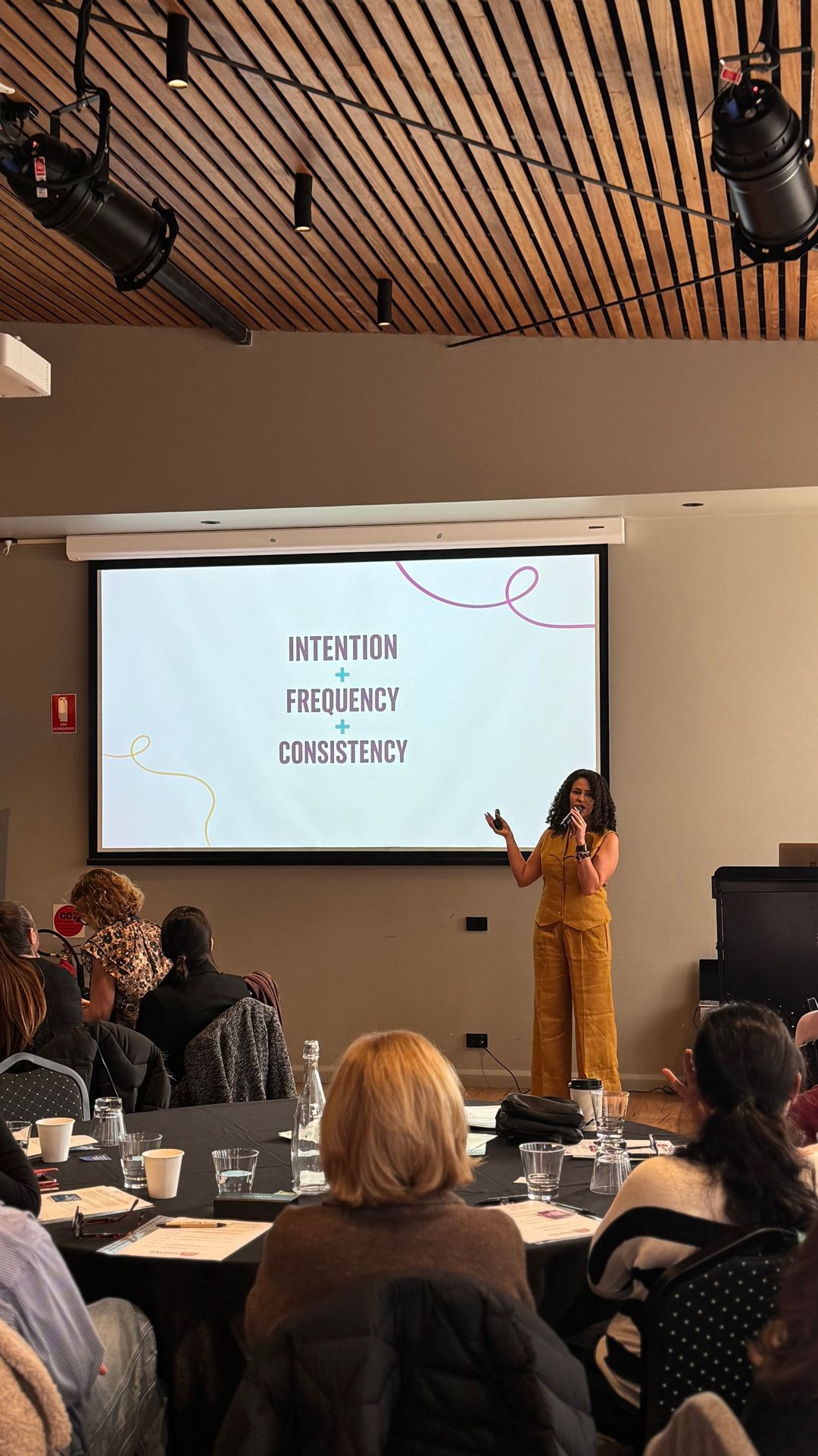 Motivational speaker Mariana engaging the audience during an interactive keynote on confidence and leadership